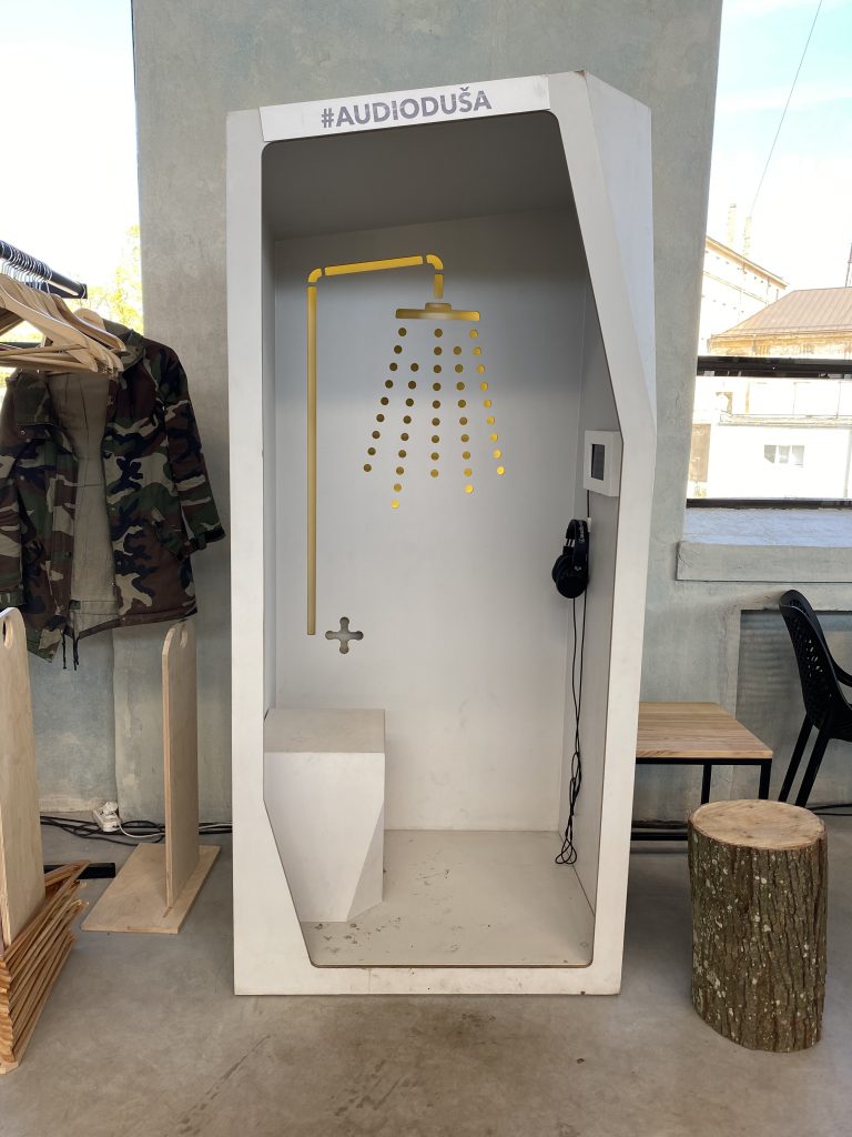 "Audio showers" are cabins equipped with sound used for storytelling installations